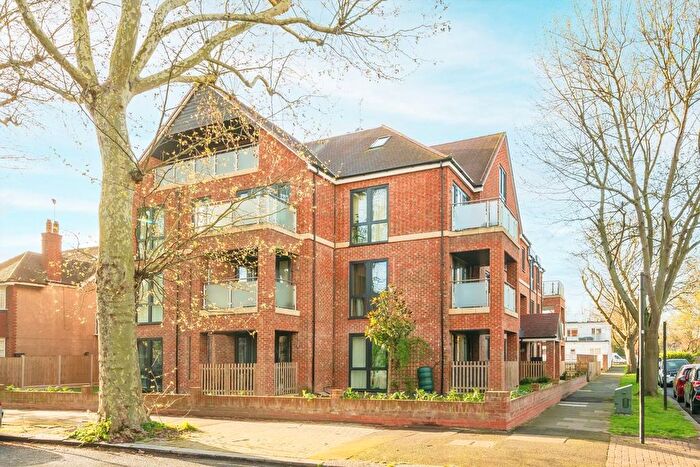 2 Bedroom Flat For Sale In Garth Road, Chiswick, W4