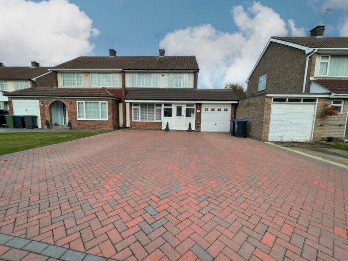 3 Bedroom Semi-Detached House To Rent In The Horseshoe, Hemel Hempstead, Hertfordshire, HP3