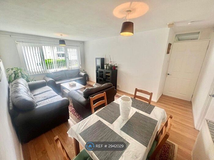 2 Bedroom Flat To Rent In Pembroke, East Kilbride, G74