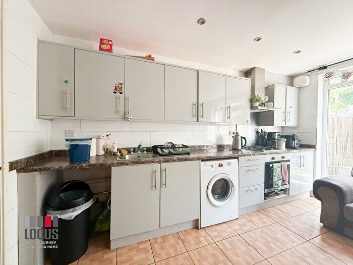 4 Bedroom Terraced House To Rent In Langford Close, Dalston, E8