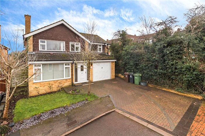 5 Bedroom Detached House To Rent In Vale Close, Harpenden, AL5