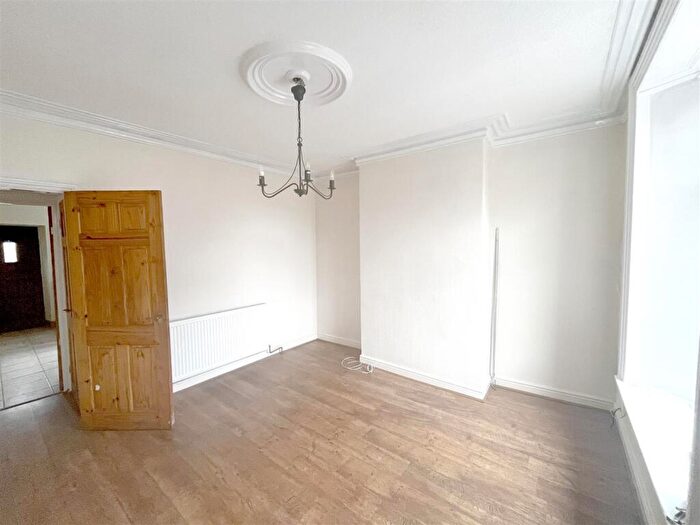 2 Bedroom End Of Terrace House To Rent In Park View Road, Hillsborough, S6