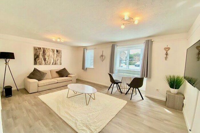 2 Bedroom Flat To Rent In Hardwick Crescent, Dartford, DA2