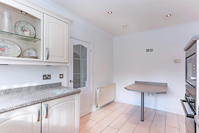 2 Bedroom Bungalow For Sale In Gipsy Close, Balsall Common, Coventry, CV7