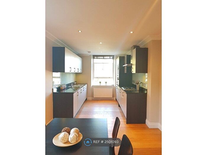 3 Bedroom Flat To Rent In Highbury New Park, London, N5