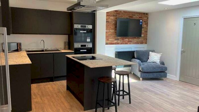 6 Bedroom House To Rent In Bridespring Walk, Exeter, EX4