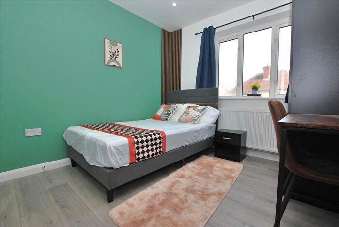 2 Bedroom House Of Multiple Occupation To Rent In Woodside Road, Guildford, Surrey, GU2