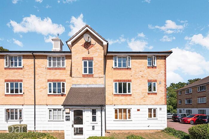 1 Bedroom Flat For Sale In Chipstead Close, Sutton, SM2