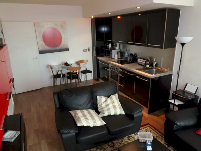 2 Bedroom Apartment To Rent In West Point Leeds City Centre Parking Included, LS1