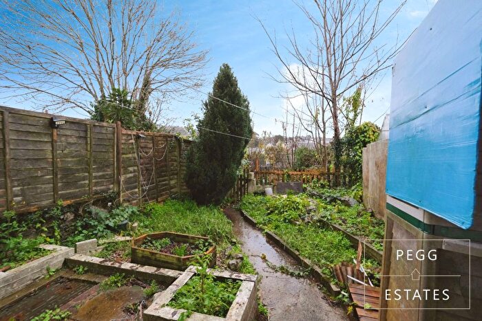 1 Bedroom Flat For Sale In A Wellesley Road, The Garden Flat Torquay, TQ1