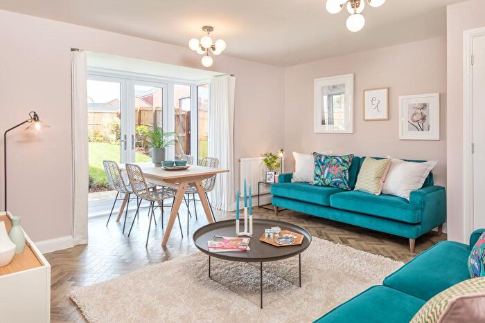 4 Bedroom Semi Detached House For Sale In Winnycroft Lane, Matson, Gloucester, GL4