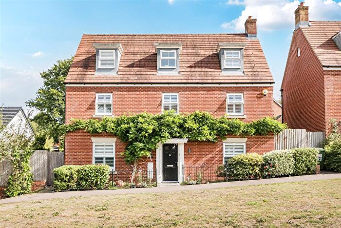 5 Bedroom Detached House For Sale In Shearwater Road, Apsley, HP3