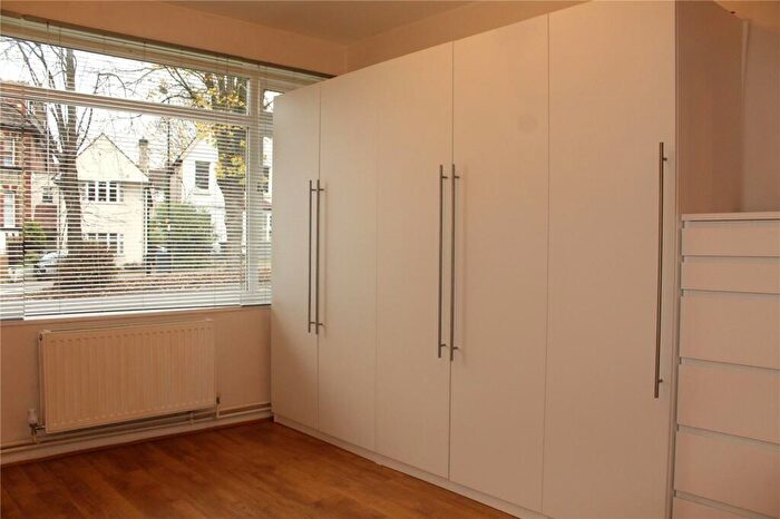 2 Bedroom Apartment To Rent In Sanderstead Road, South Croydon, Surrey, CR2