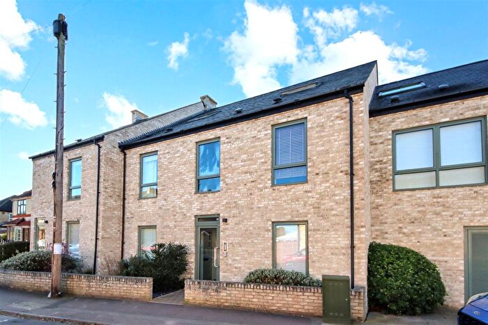 2 Bedroom Flat For Sale In Montreal Road, Cambridge, CB1