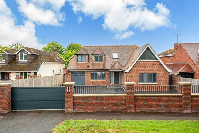 5 Bedroom Detached House For Sale In Holywell Road, Studham, Bedfordshire, LU6