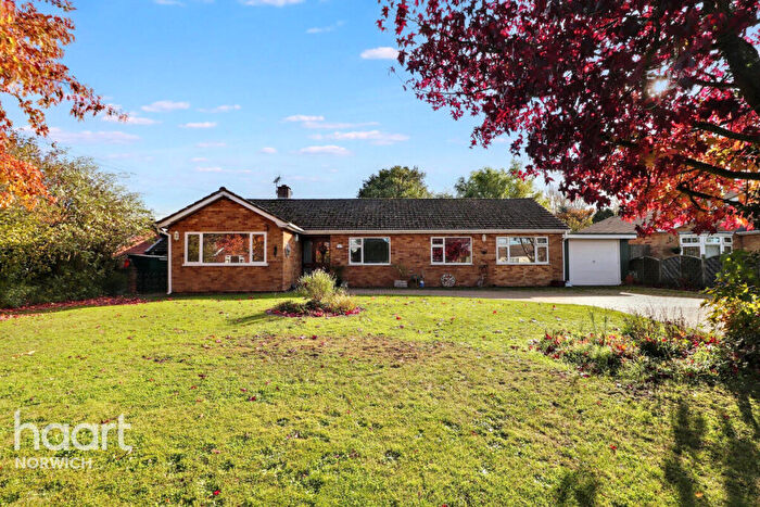 4 Bedroom Detached Bungalow For Sale In Half Field Lane, Norwich, NR18