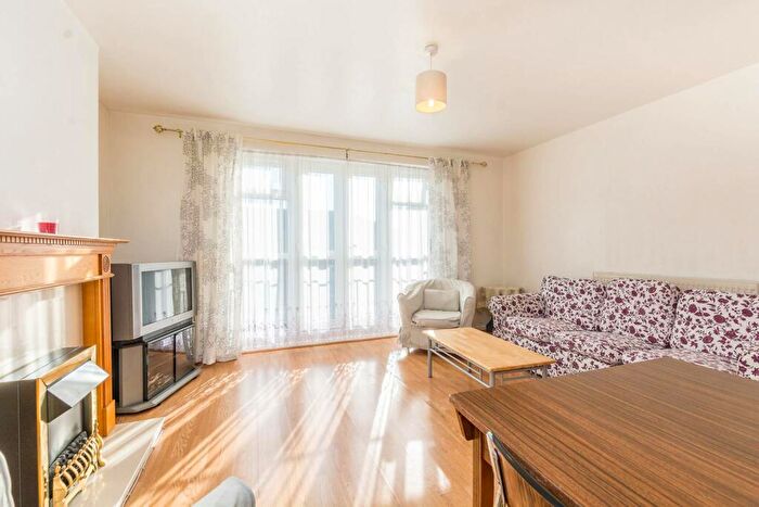 2 Bedroom Flat To Rent In Milton Grove, Stoke Newington, London, N16