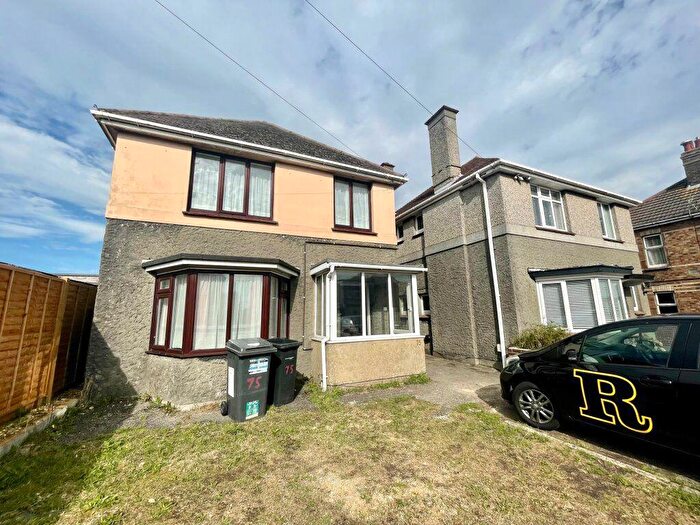 3 Bedroom House To Rent In Three Bedroom Student House, Kinson (), P05