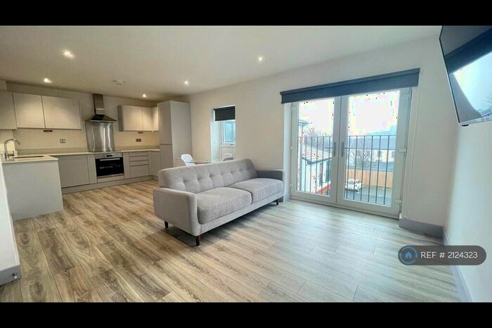 2 Bedroom Penthouse To Rent In Trinity Court, Leeds, LS9