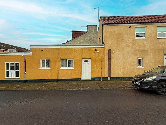 2 Bedroom Flat For Sale In Bell Hill Road, Bristol, City Of Bristol, BS5