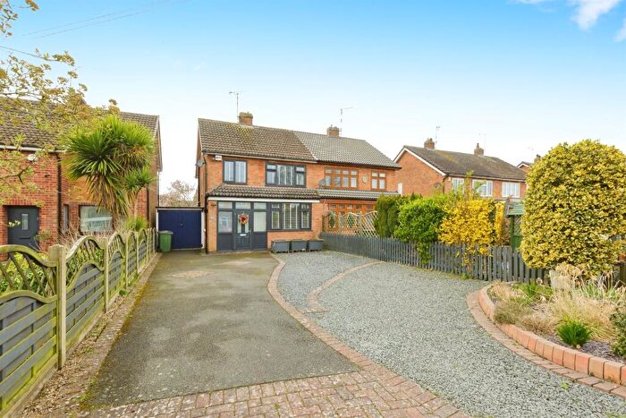 3 Bedroom Semi-Detached House For Sale In Saville Road, Blaby, Leicester, LE8