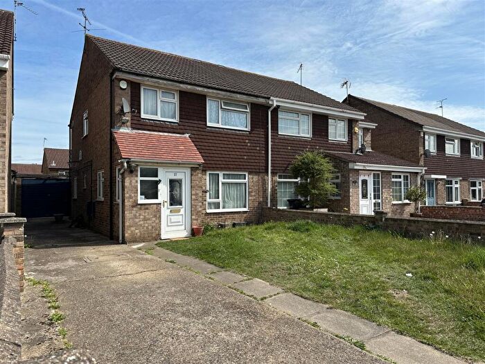 3 Bedroom Semi Detached House For Sale In Butler Close, Rushey Mead, Leicester, LE4