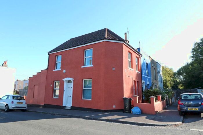 3 Bedroom Flat To Rent In Sydenham Road, Knowle, Bristol, BS4