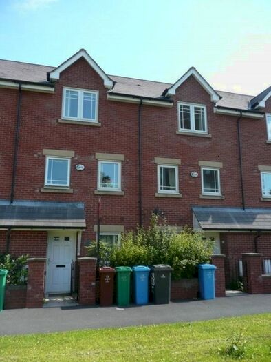 4 Bedroom Semi-Detached House To Rent In Bold St, Hulme, Manchester. Qh., M15