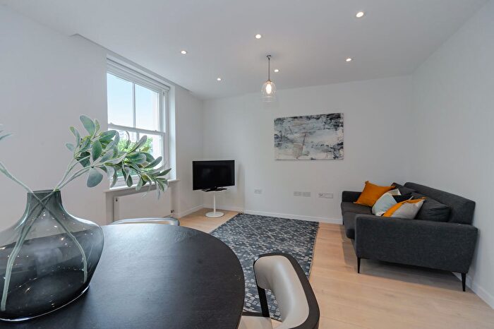 2 Bedroom Flat For Sale In St Stephens Gardens, Notting Hill, W2