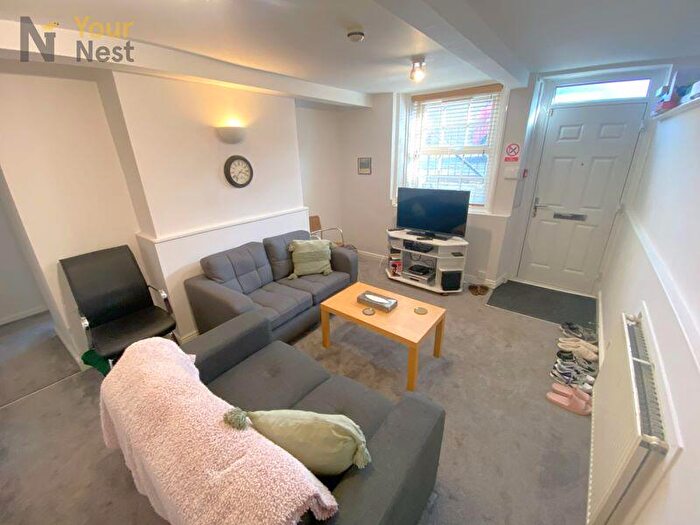 2 Bedroom Apartment To Rent In Cottage Road, Headingley, Leeds, LS6