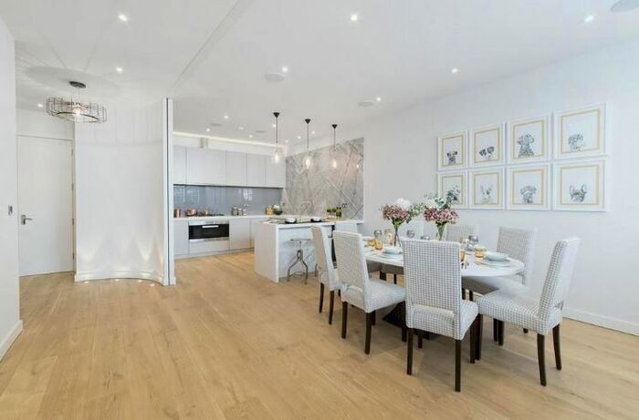 3 Bedroom Mews To Rent In Junction Mews, Paddington, London, W2