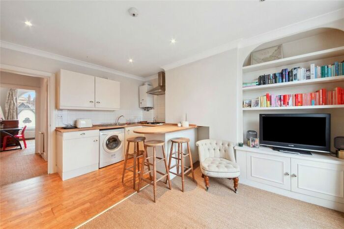 2 Bedroom Flat To Rent In Wandsworth Road, London, SW8