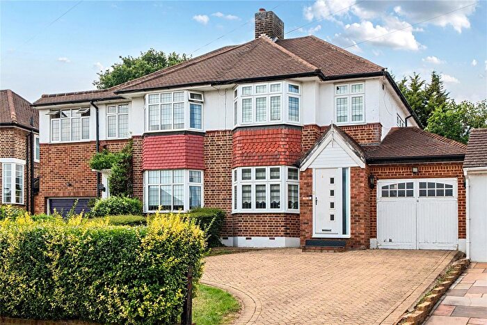 3 Bedroom Detached House For Sale In Domonic Drive, London, SE9