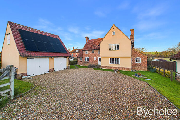 4 Bedroom Detached House For Sale In Hermitage Meadow, Clare, Suffolk, CO10