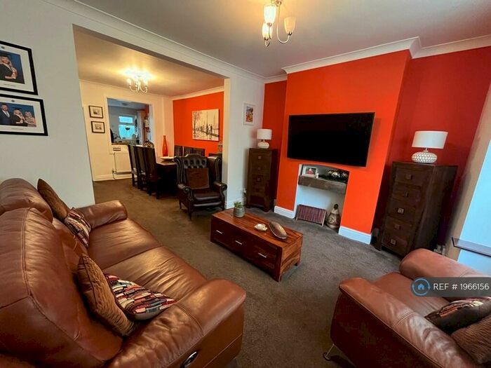 3 Bedroom Semi-Detached House To Rent In Bradbury Street, Barnsley, S70