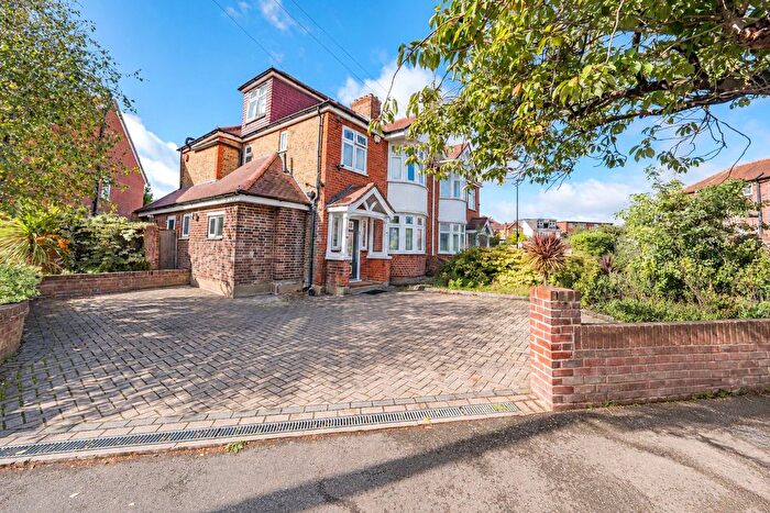 4 Bedroom Semi-Detached House For Sale In Harewood Road, Isleworth, TW7
