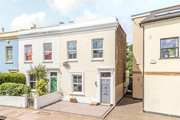 2 Bedroom Property To Rent In Hartfield Crescent, London, SW19