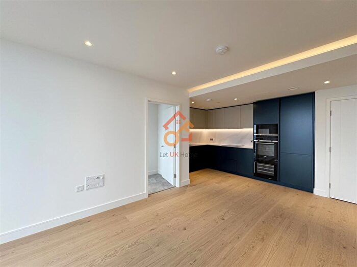 2 Bedroom Flat To Rent In Harcourt Tower, Marsh Wall, London, E14