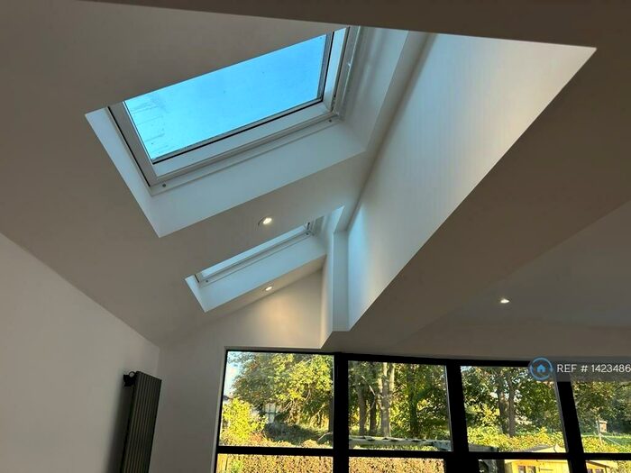 3 Bedroom Semi-Detached House To Rent In Barrowell Green, London, N21