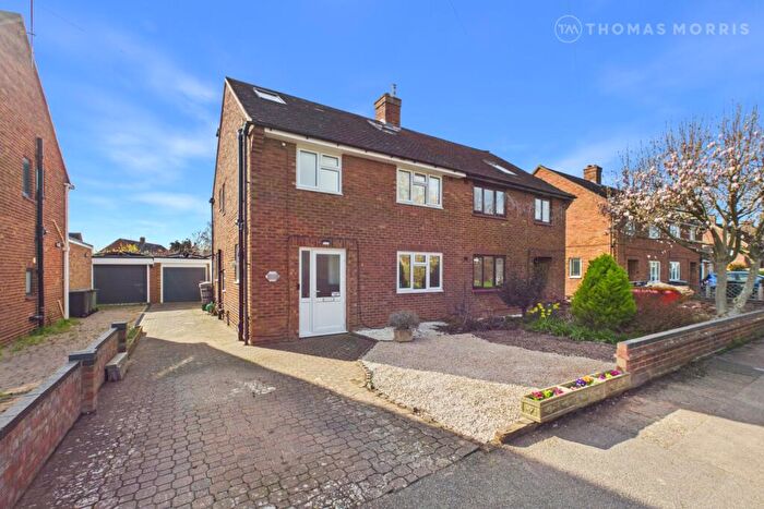 5 Bedroom Semi-Detached House For Sale In London Road, Biggleswade, Bedfordshire, SG18