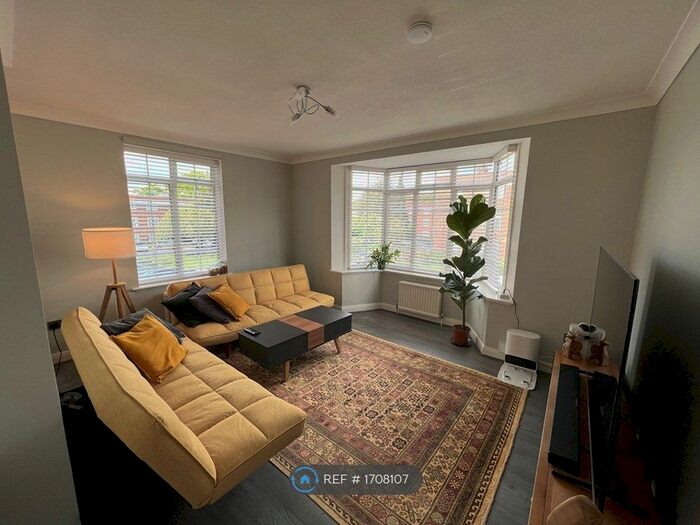 2 Bedroom Flat To Rent In Finchley Court, London, N3