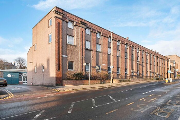 2 Bedroom Maisonette To Rent In Causewayside, Edinburgh, EH9