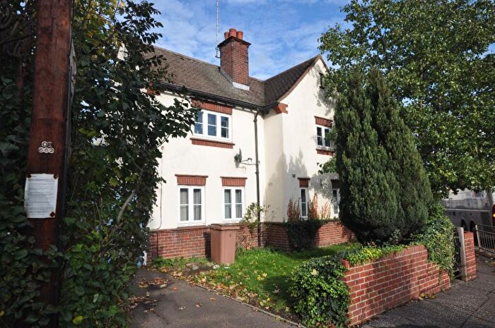 2 Bedroom Maisonette For Sale In Cedar Avenue West, Chelmsford, Essex, CM1
