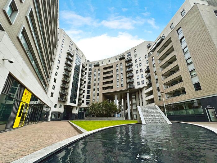 2 Bedroom Flat To Rent In Marsh Lane, Leeds, Uk, LS9