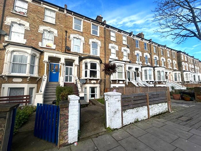1 Bedroom Ground Maisonette To Rent In Lower Ground Floor, Drayton Park, N5