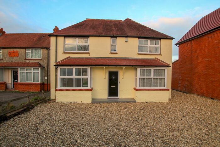 3 Bedroom Detached House To Rent In Kings Road, Newbury RG14