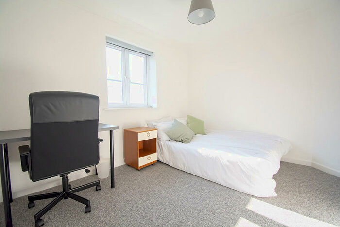 6 Bedroom Semi-Detached House To Rent In Wycliffe Road, Winton, BH9