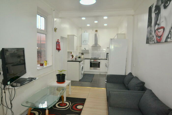 5 Bedroom Detached House To Rent In Standish Road, Fallowfield, Manchester, M14