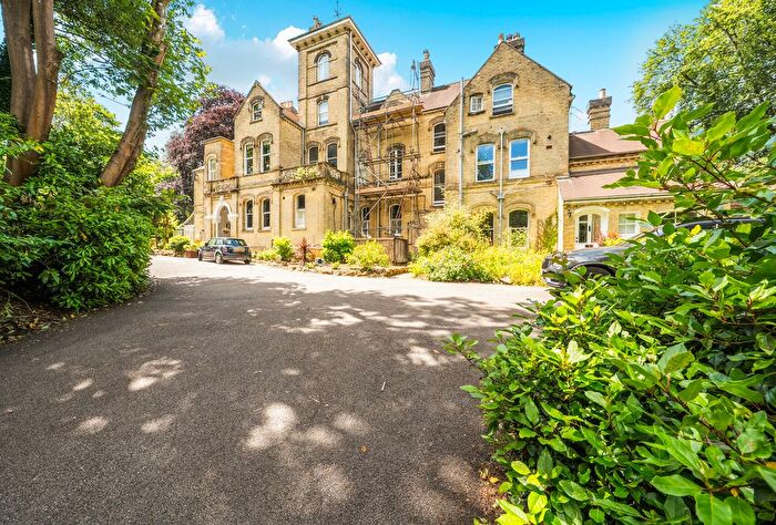 2 Bedroom Flat For Sale In Oakhill Road, Sevenoaks, Kent, TN13
