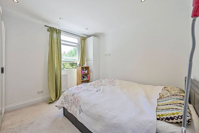 2 Bedroom Flat To Rent In Oxford Avenue, Wimbledon, London, SW20